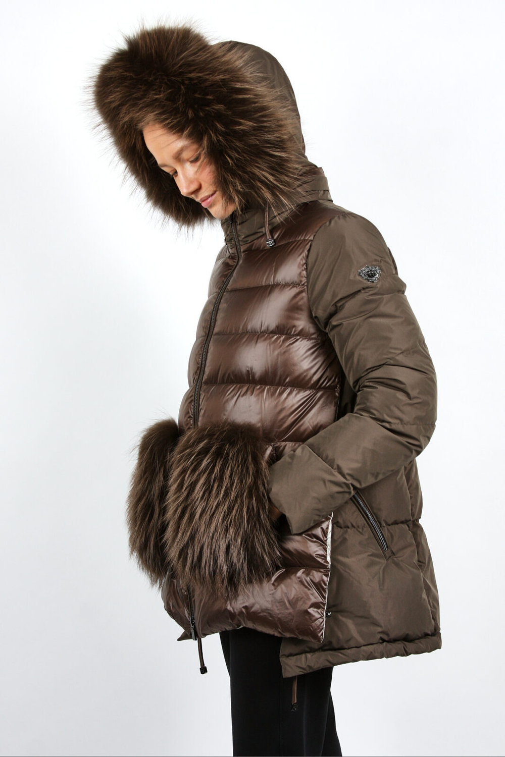 Куртка DIEGO M 866  коричневая короткая, мех енот