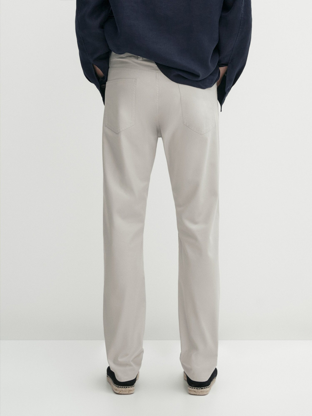 Massimo Dutti Зауженные брюки с отделкой под деним, дымчатый