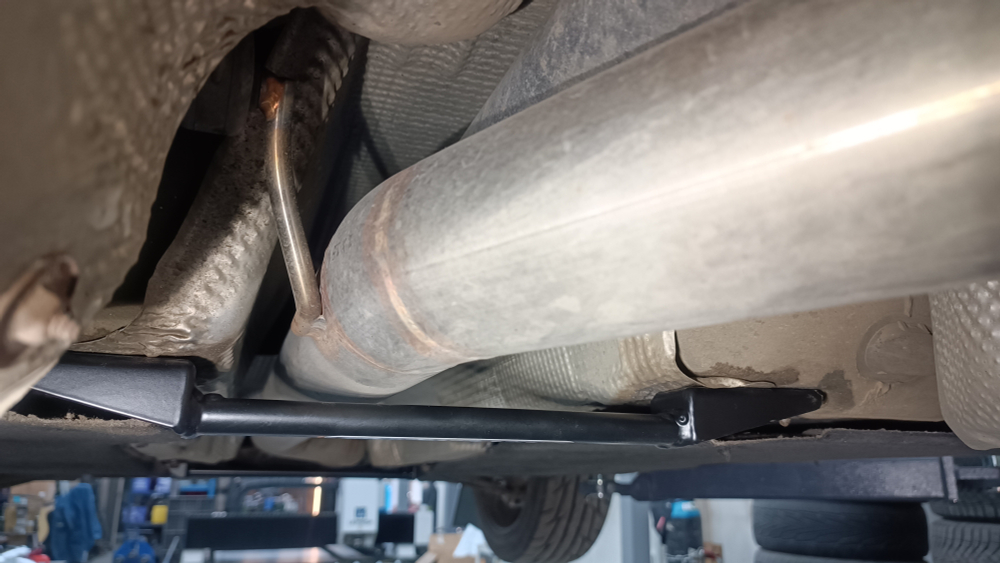 Распорка средняя нижняя сзади Volkswagen Passat B8 и Skoda Superb 3 III (ПОД ЗАКАЗ)