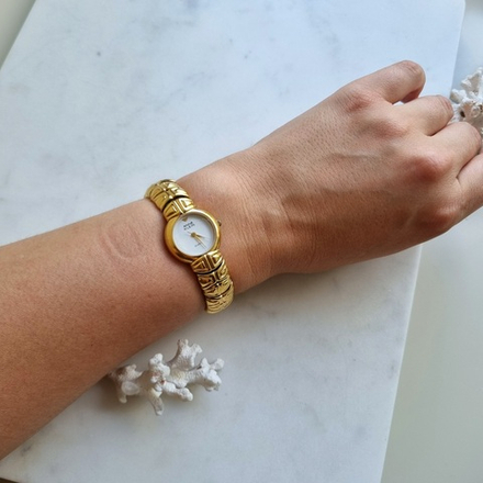 Часы Anne Klein взолотом цвете