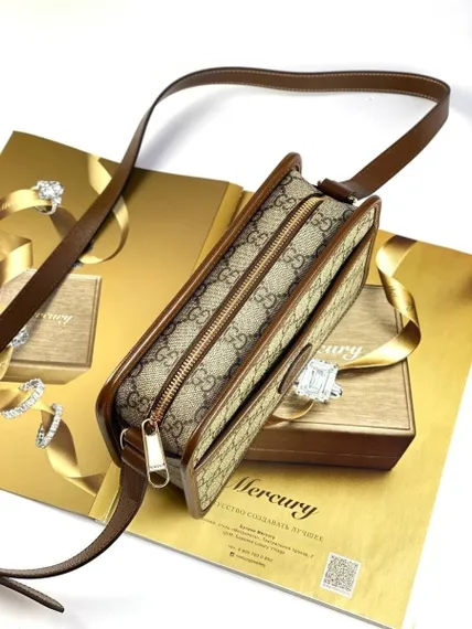 Миниатюрная сумка Gucci с переплетенными буквами G