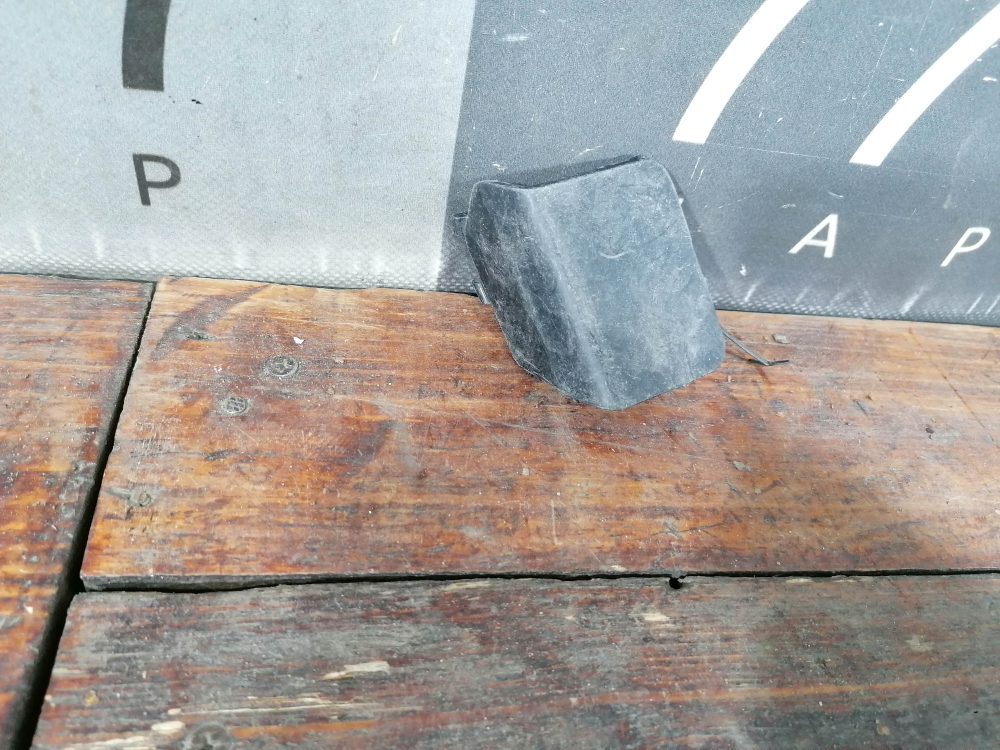 Заглушка буксировочного крюка Nissan Murano 2 (Z51) 10-15 Б/У Оригинал 620861AT1H