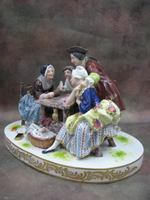 Статуэтка. Фарфор. Три судьбы на ладони. без марки