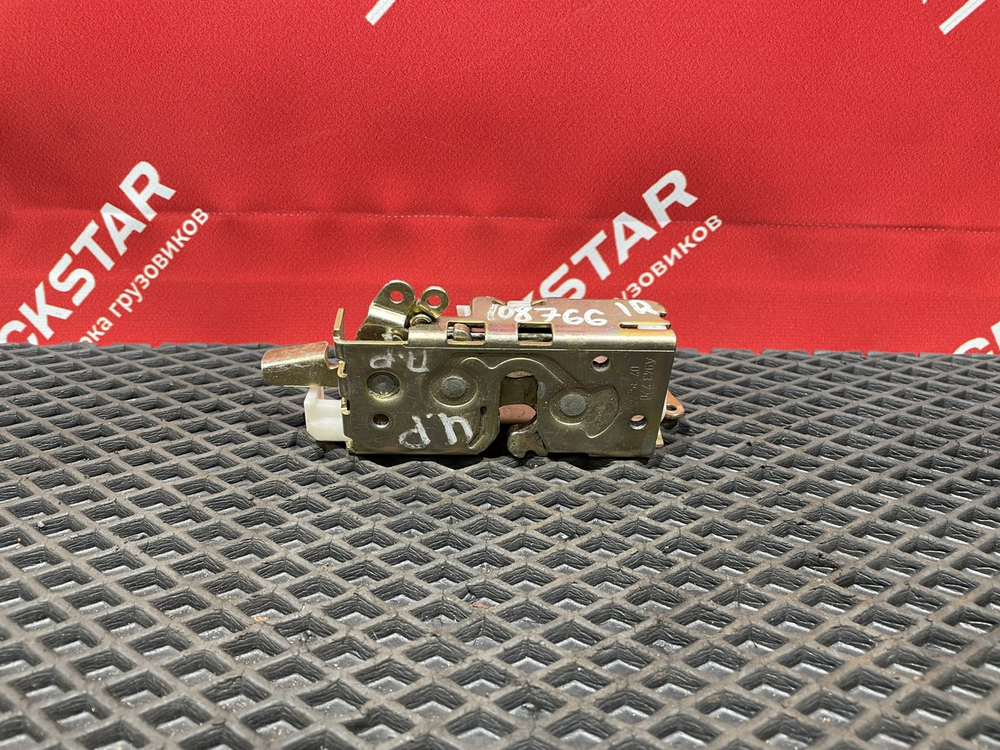 Замок двери правой