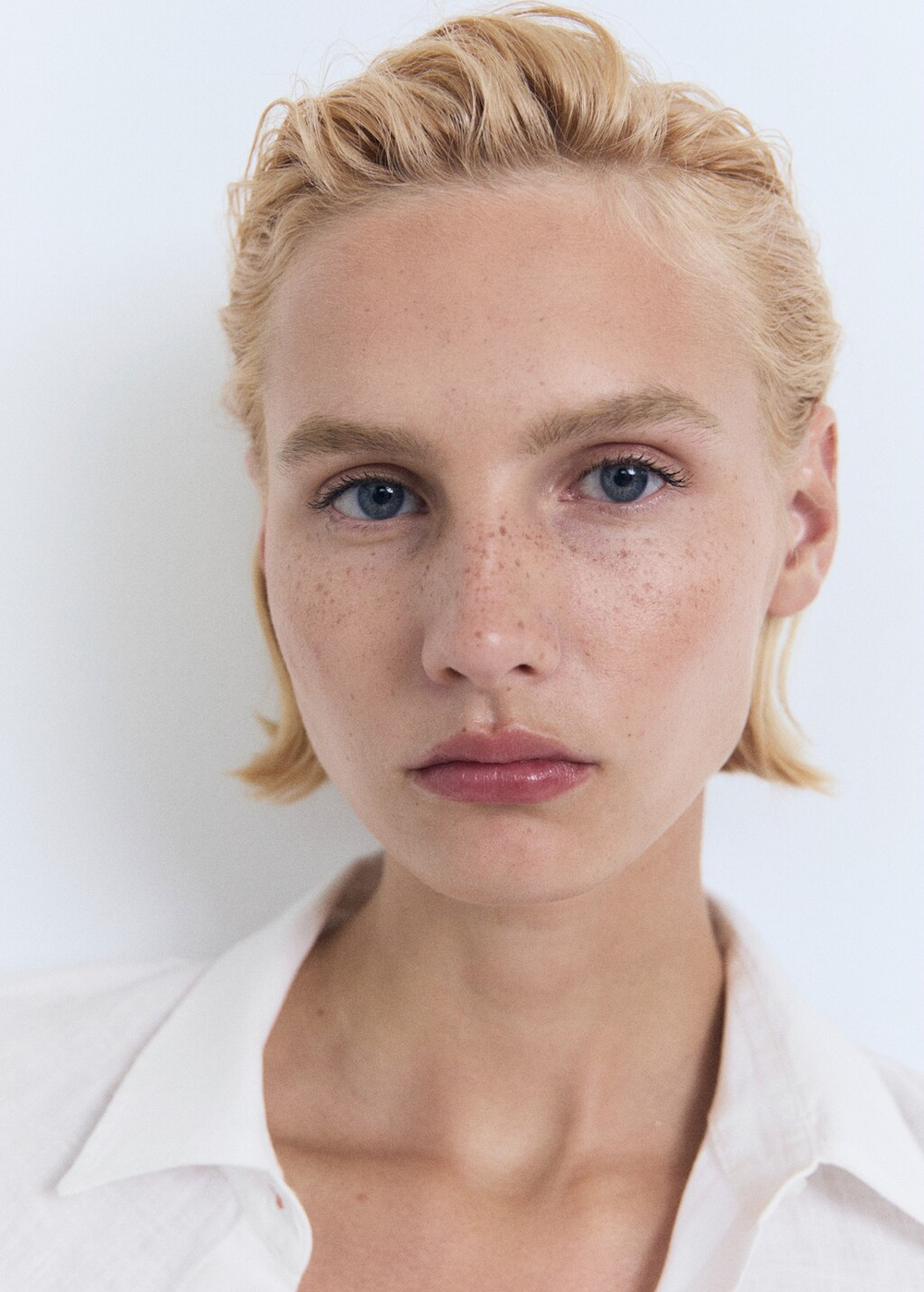 Льняная рубашка с карманом