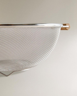 ZARA HOME ДУРШЛАГ С ДЕРЕВЯННЫМИ РУЧКАМИ, СЕРЫЙ