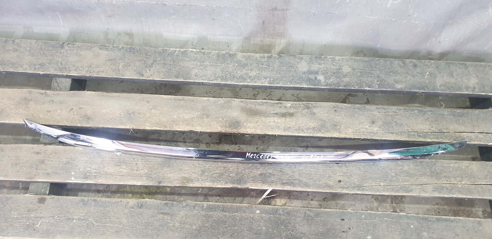 Молдинг крышки багажника Mercedes C (W205) 14-21 Б/У Оригинал A2057430082