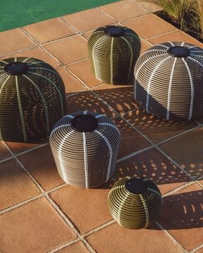 Настольная лампа Garoina на солнечных батареях из зеленого искусственного ротанга, 25 см