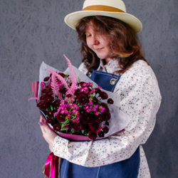 53. Букет с хризатемами сантини в бордовых оттенках