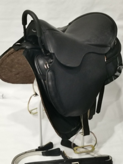 Седло охотника (1) для высокой холки (без потника и оголовья).