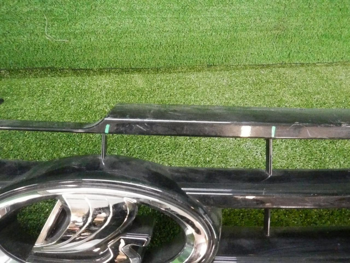 Решетка радиатора Lada Vesta (2015-н.в.)