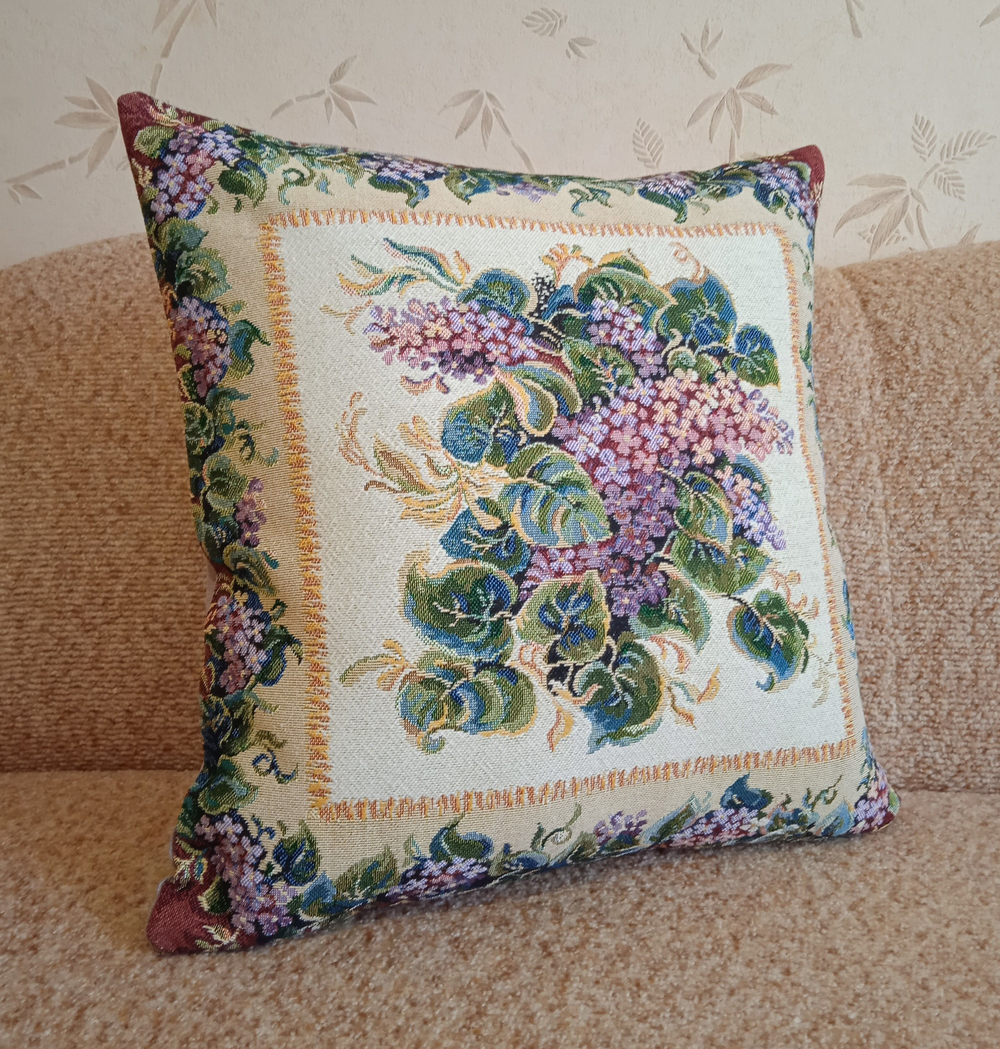 Декоративный гобеленовый чехол Сирень 47х47