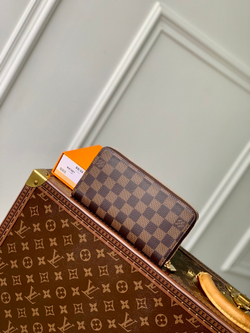 Louis Vuitton Zippy Wallet