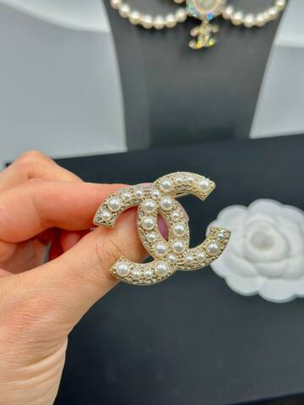 Брошь CHANEL