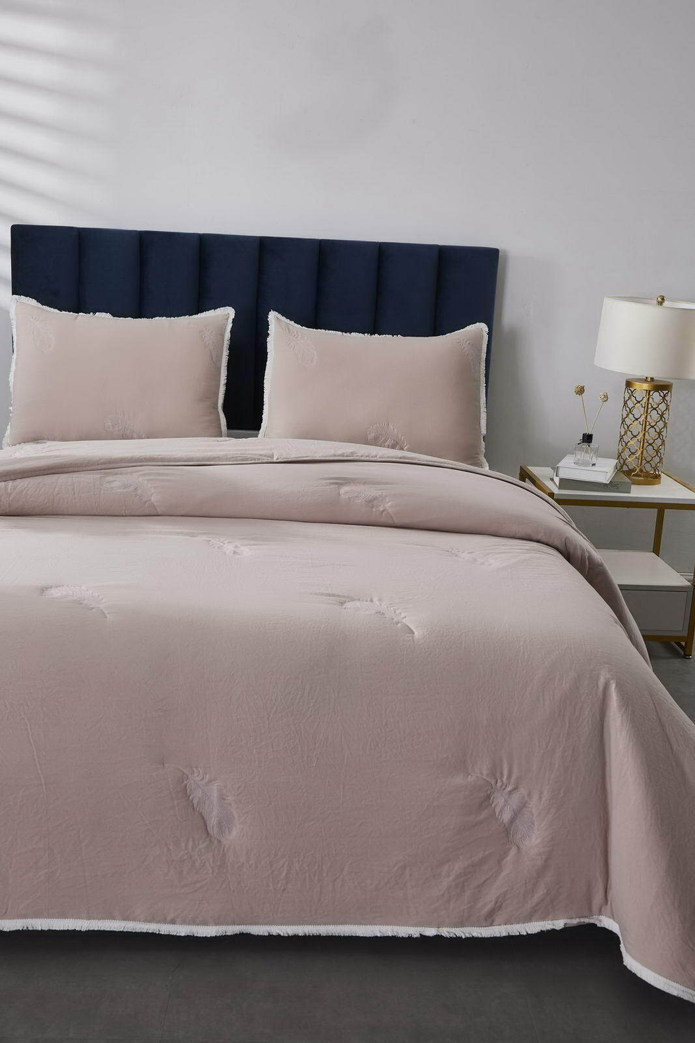 Покрывало 230x250 и 2 наволочки 50х70 Sofi De MarkO Наоми розовое