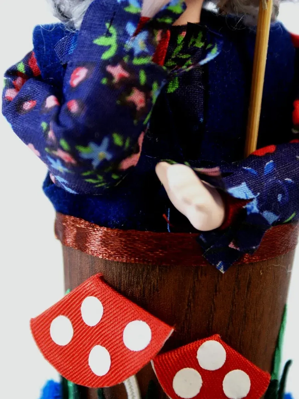 Кукла коллекционная Баба-Яга в ступе