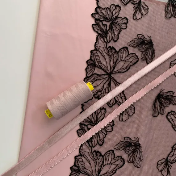 Вышивка на сетке черная 22 см, Бабочки