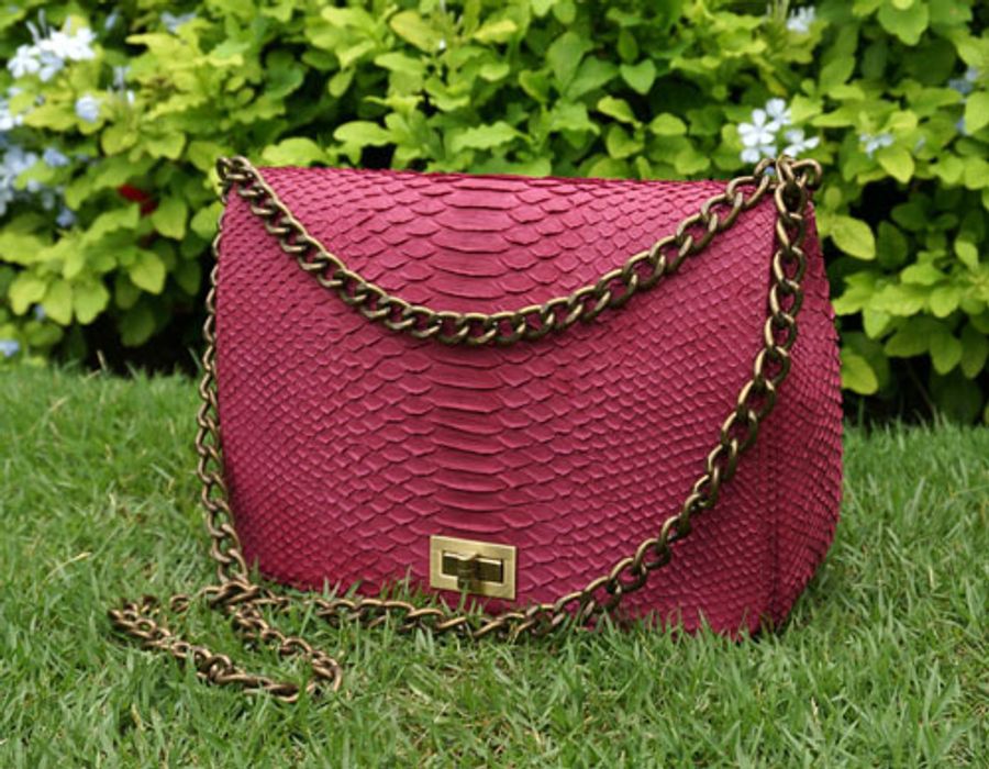 Кожа питона в руках наших мастеров, это материал для сумочки Вашей мечты