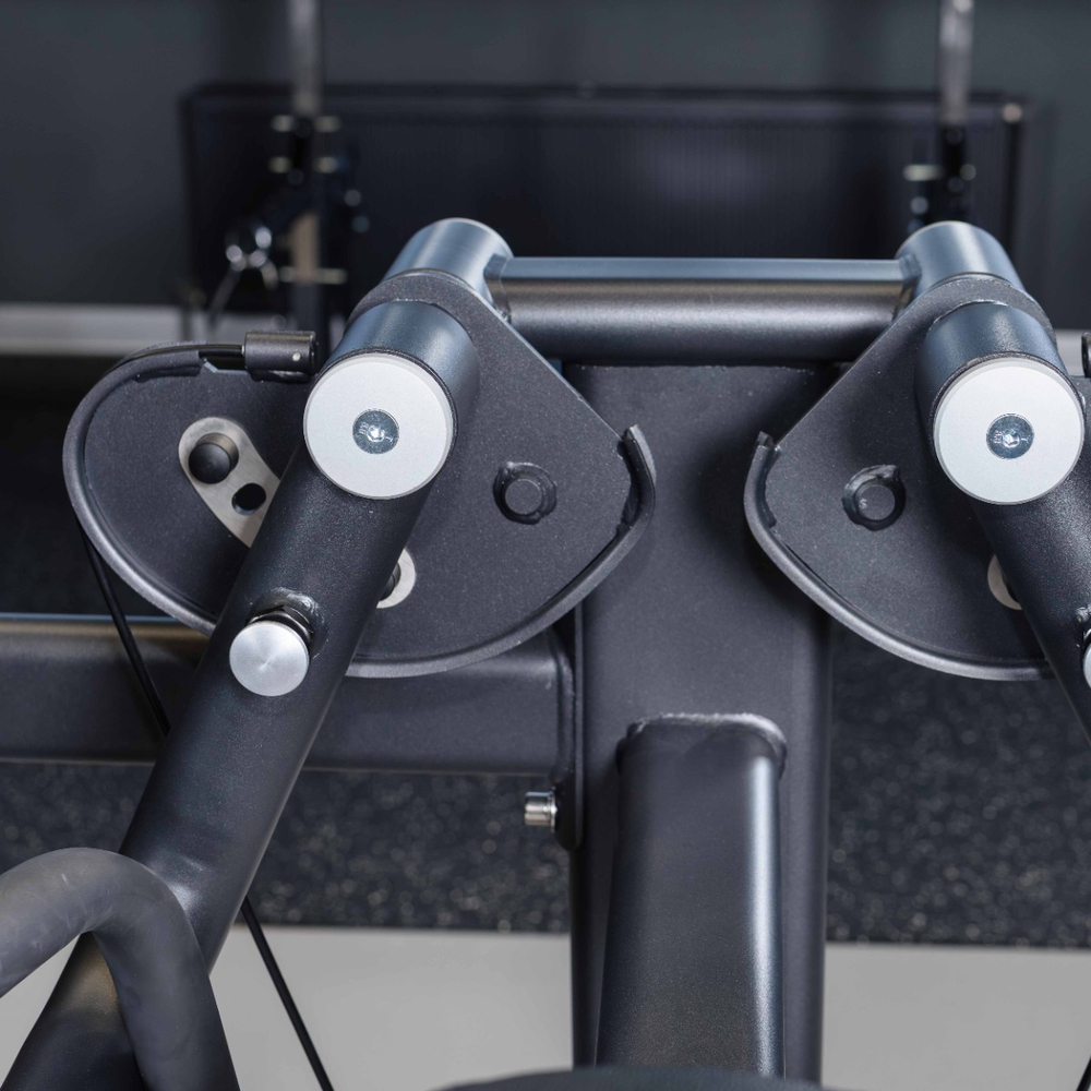 E7005JZ Дельт-машина. Стек 135 кг