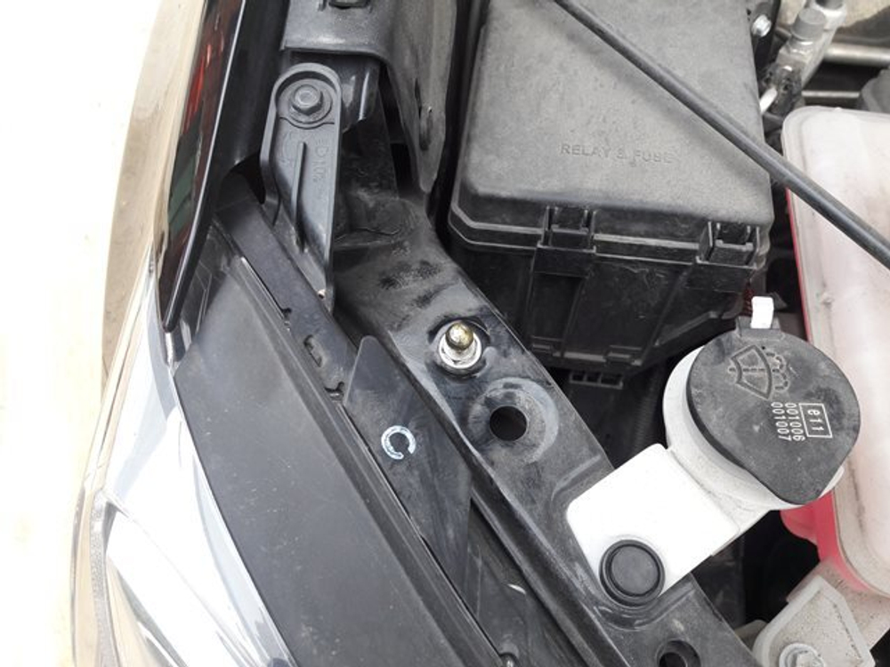 Упор (амортизатор) капота для Toyota Rav 4 CA40 (2012-2019 г.в) Autoinnovation.15-03