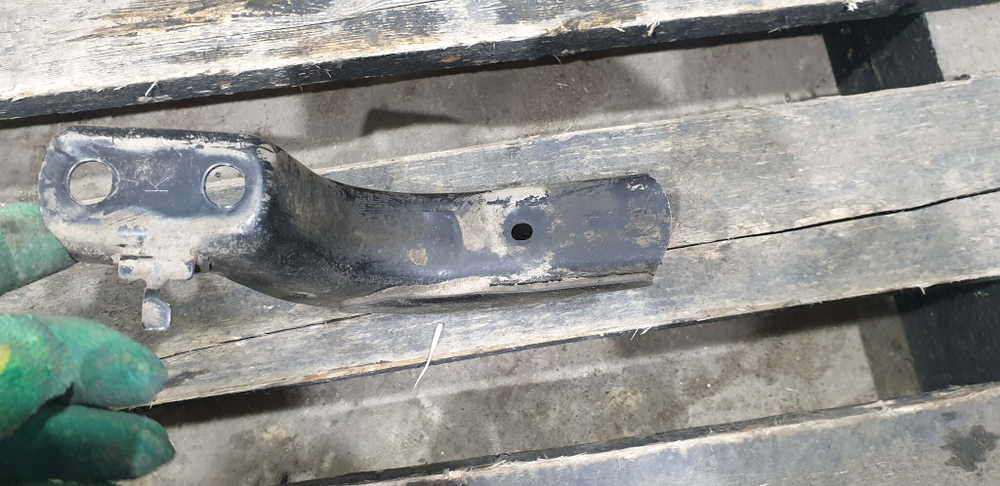 Кронштейн подножки Lexus LX 3 (LX 570)  Б/У Оригинал