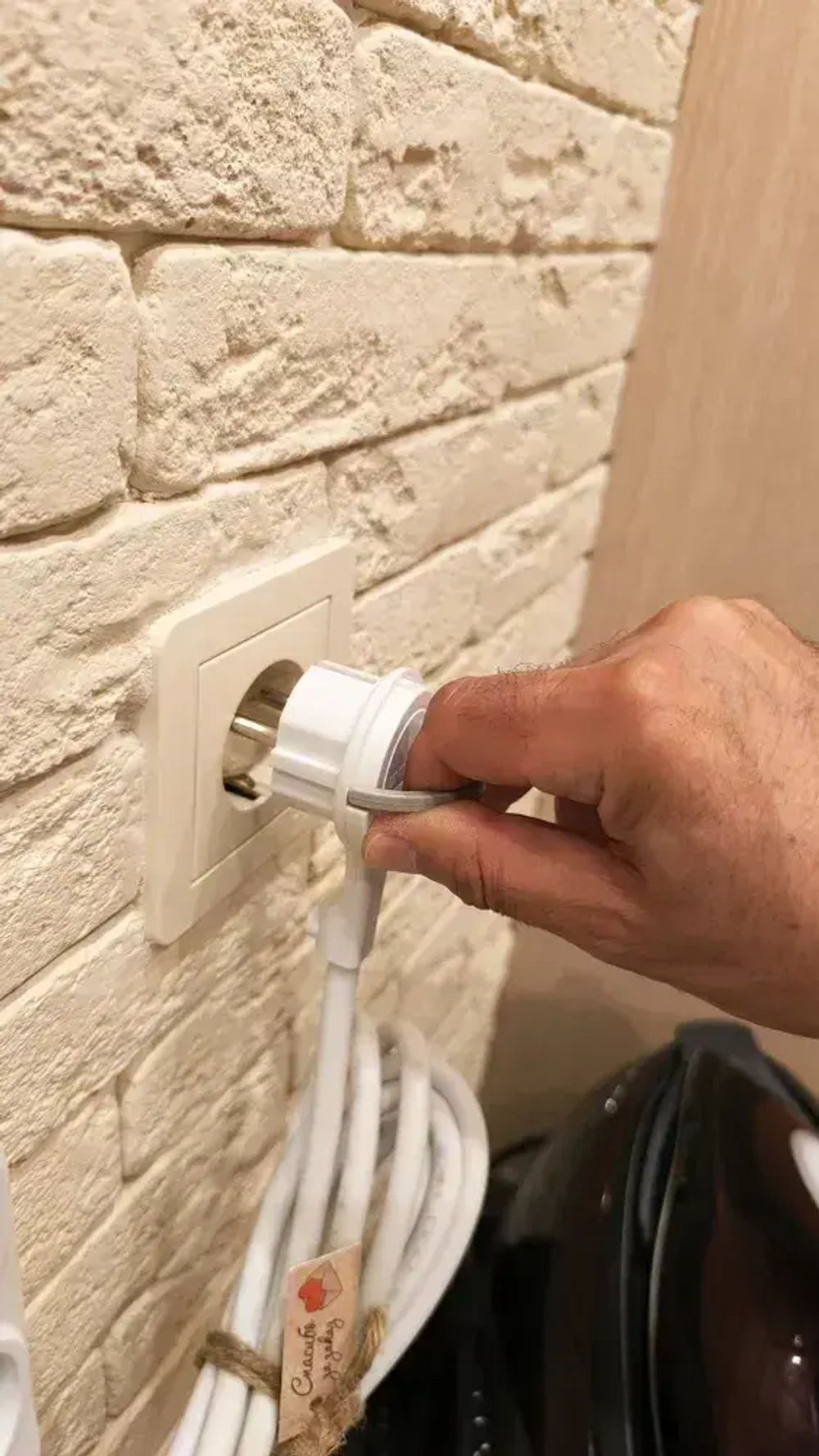 Удлинитель электрический 3 метра с выключателем, с плоской потайной вилкой невидимкой