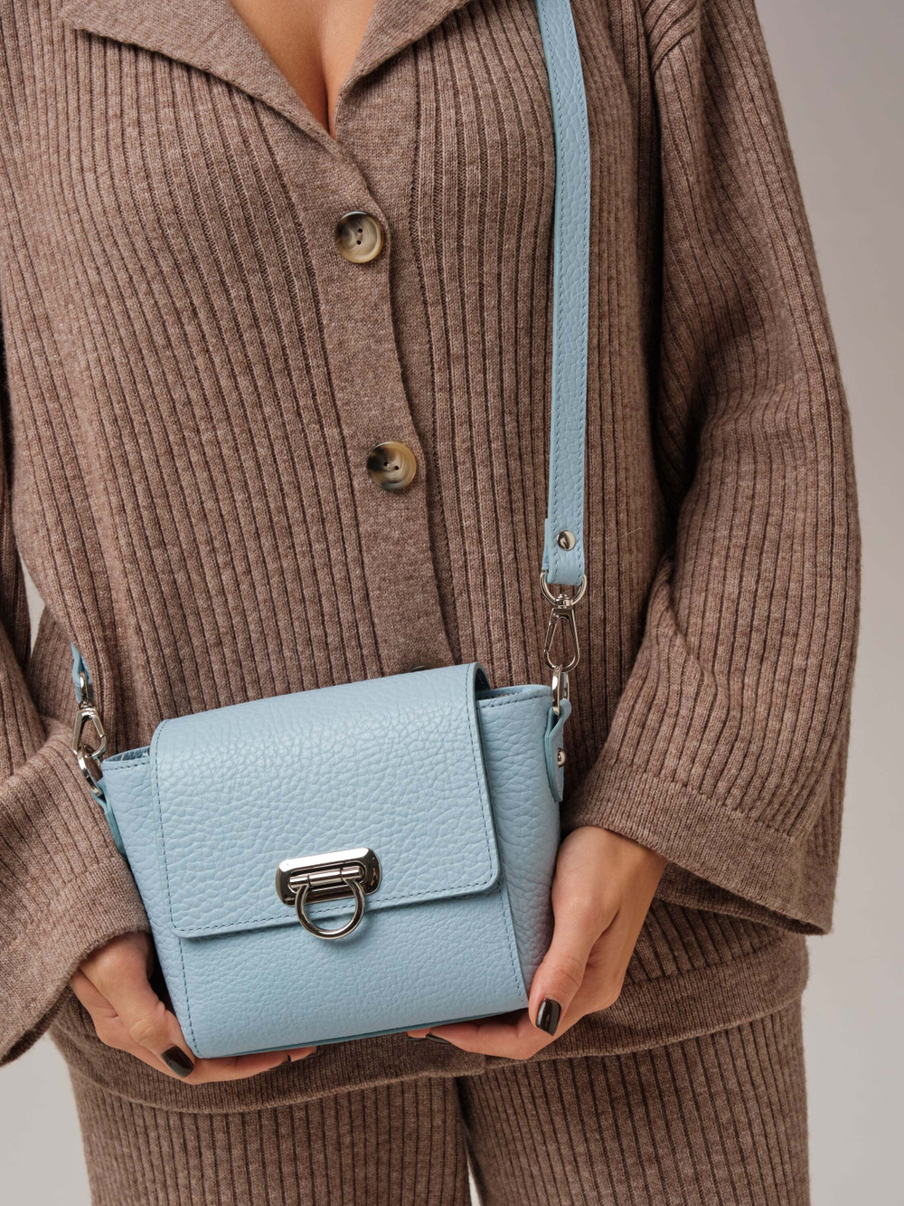 Сумка кожаная кросс-боди светло-голубой/соло