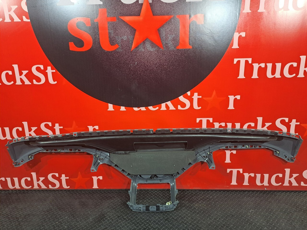 Панель салона передняя