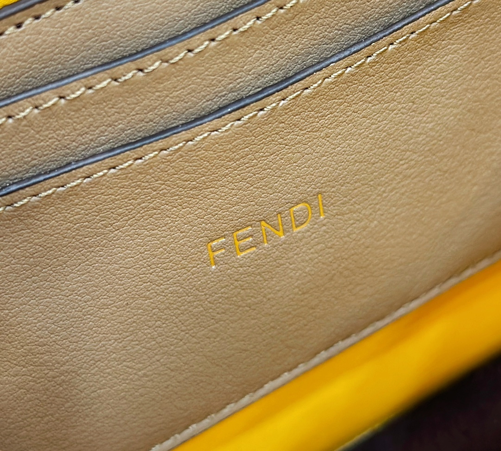 Fendi Peekaboo ISeeU XCross 23 cm