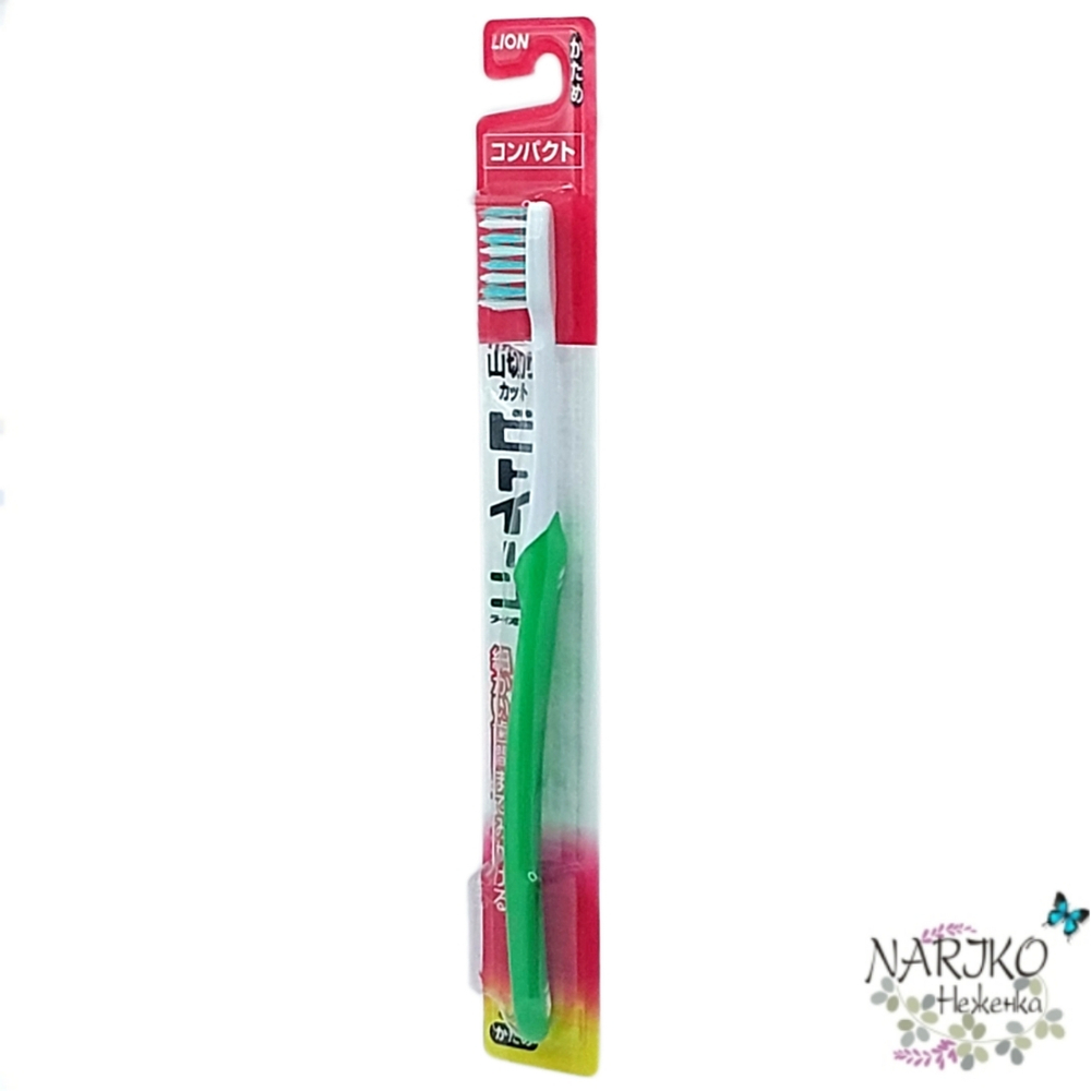 Компактная зубная щетка LION Between с косым срезом щетинок, жёсткая.