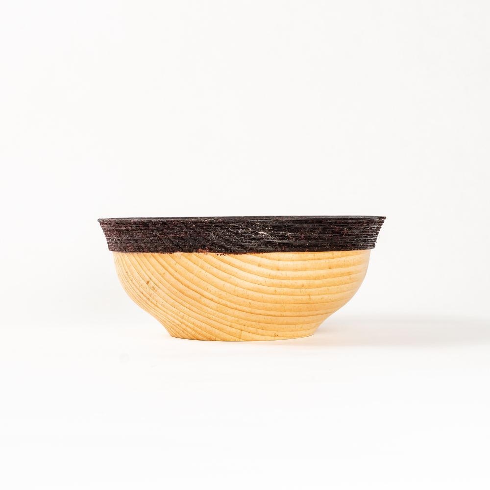 Деревянная глубокая тарелка из сибирского кедра. T196