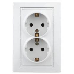 Розетка Intro Plano 1-205-01 с заземлением двойная 2X2P+E Schuko, 16А-250В, IP20, СУ, белый