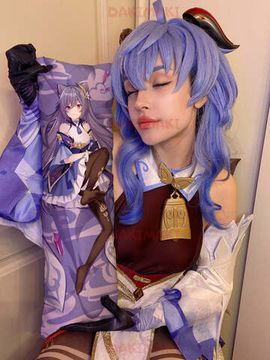 Мини дакимакура Кэ Цин из Геншин Импакт | Genshin Impact арт. M0786, 60х20 см