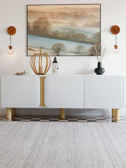 Тумба под телевизор Ола, 150 см, на деревянных ножках