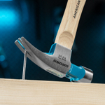 Молоток-гвоздодер, 280 г, угол 75, магнит, обрезиненная рукоятка American hickory GROSS