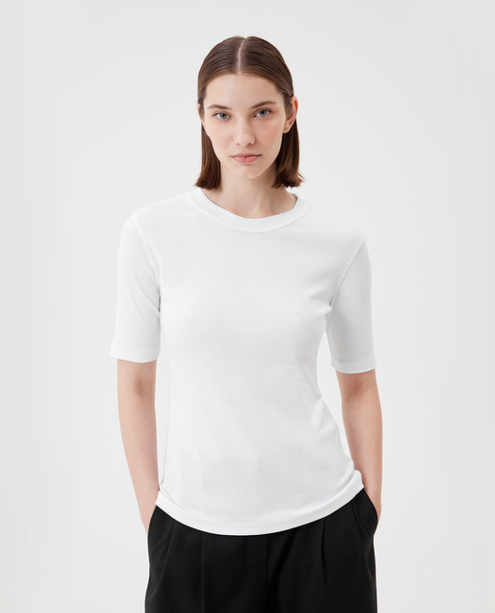 Футболка приталенного силуэта с круглой горловиной