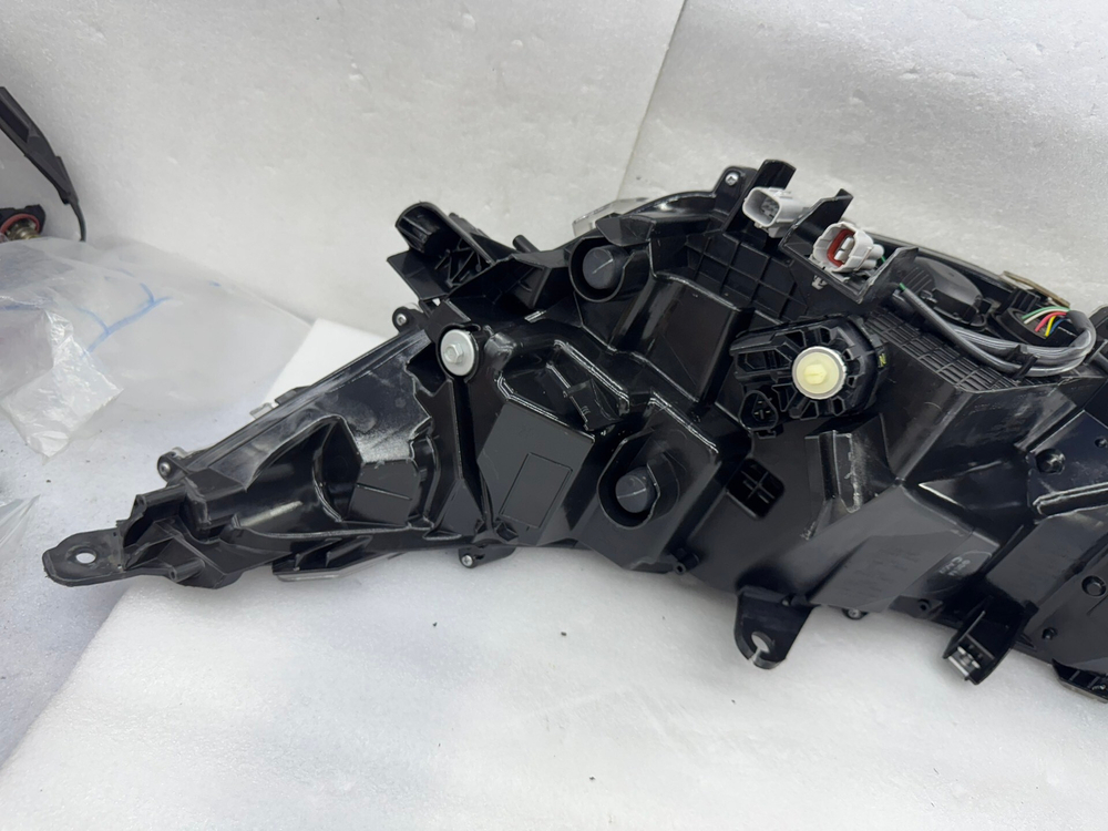 Блок светодиодной (LED) фары Toyota Wildlander (, оригинал)