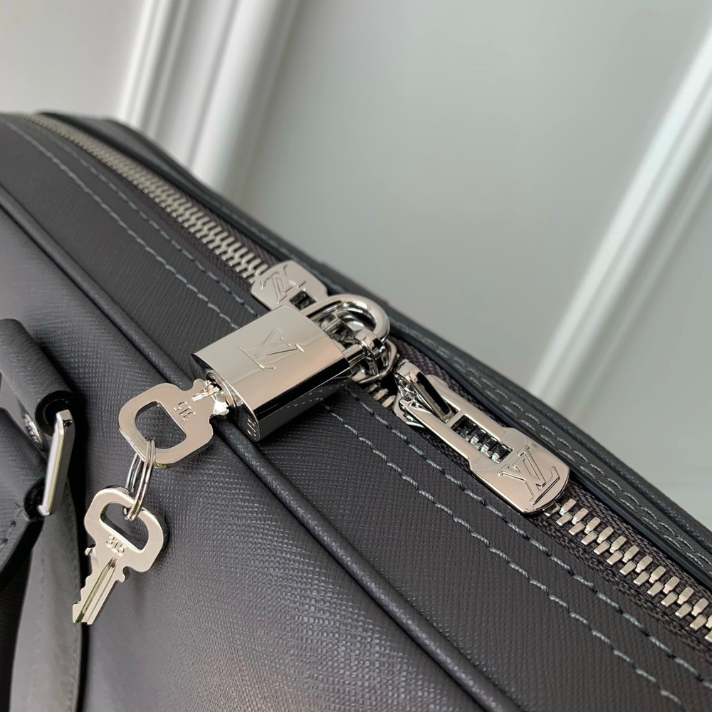 Louis Vuitton Porte Documents Voyage PM