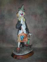 Статуэтка. Фарфор. Клоун бродяга. Capodimonte. Италия