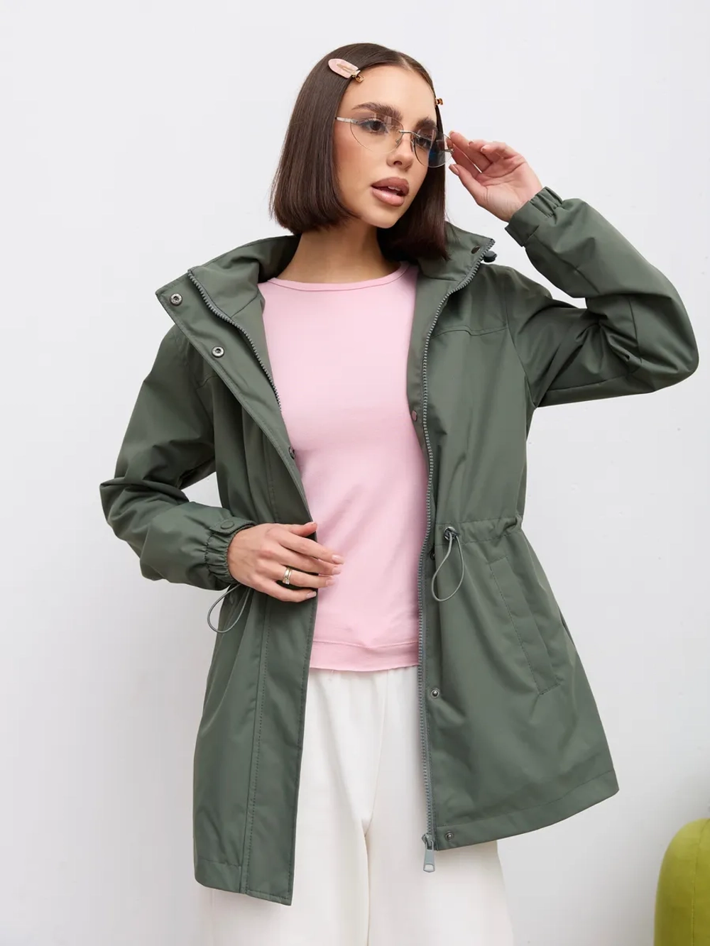Ветровка с капюшоном удлиненная
