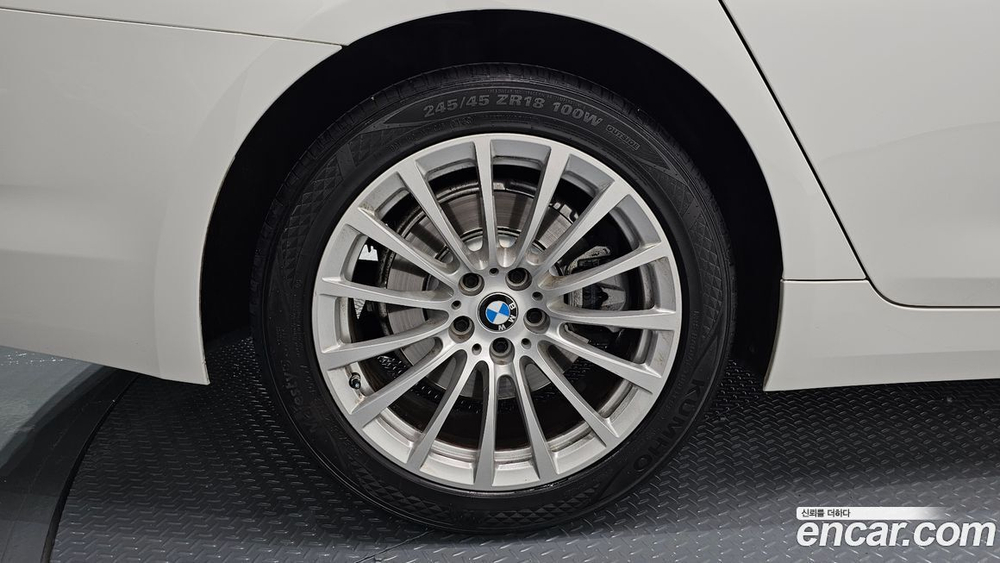 BMW 5 Series (G30) 520i Luxury (08.2020)