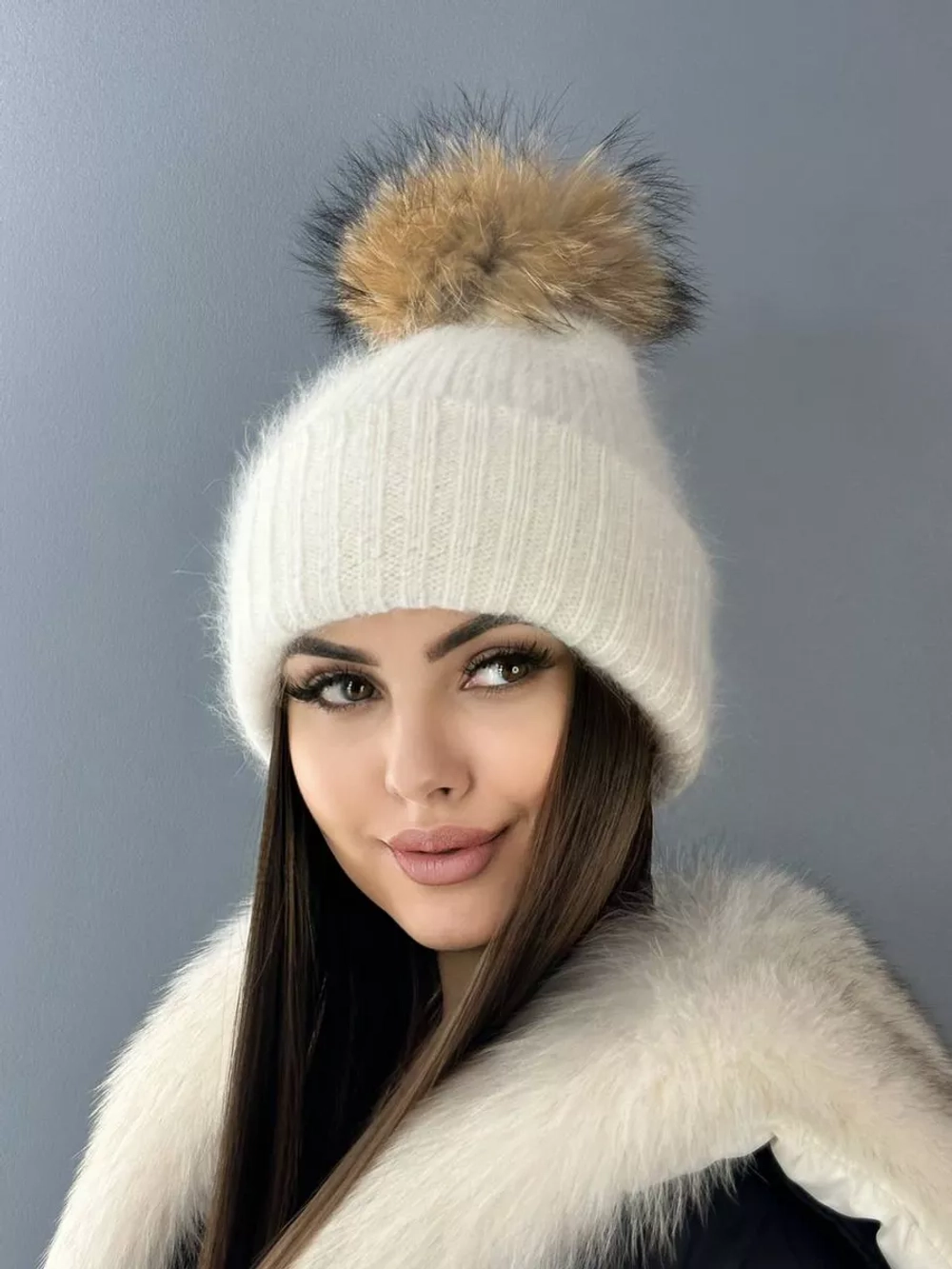 шапка ангора с меховым помпоном зимняя пушистая стильная