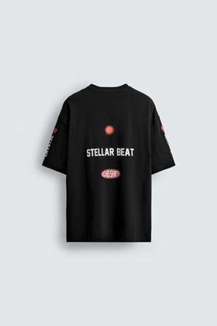 ZARA ФУТБОЛКА С КОНТРАСТНЫМИ ГРАФИЧЕСКИМИ ЭЛЕМЕНТАМИ, ЧЕРНЫЙ