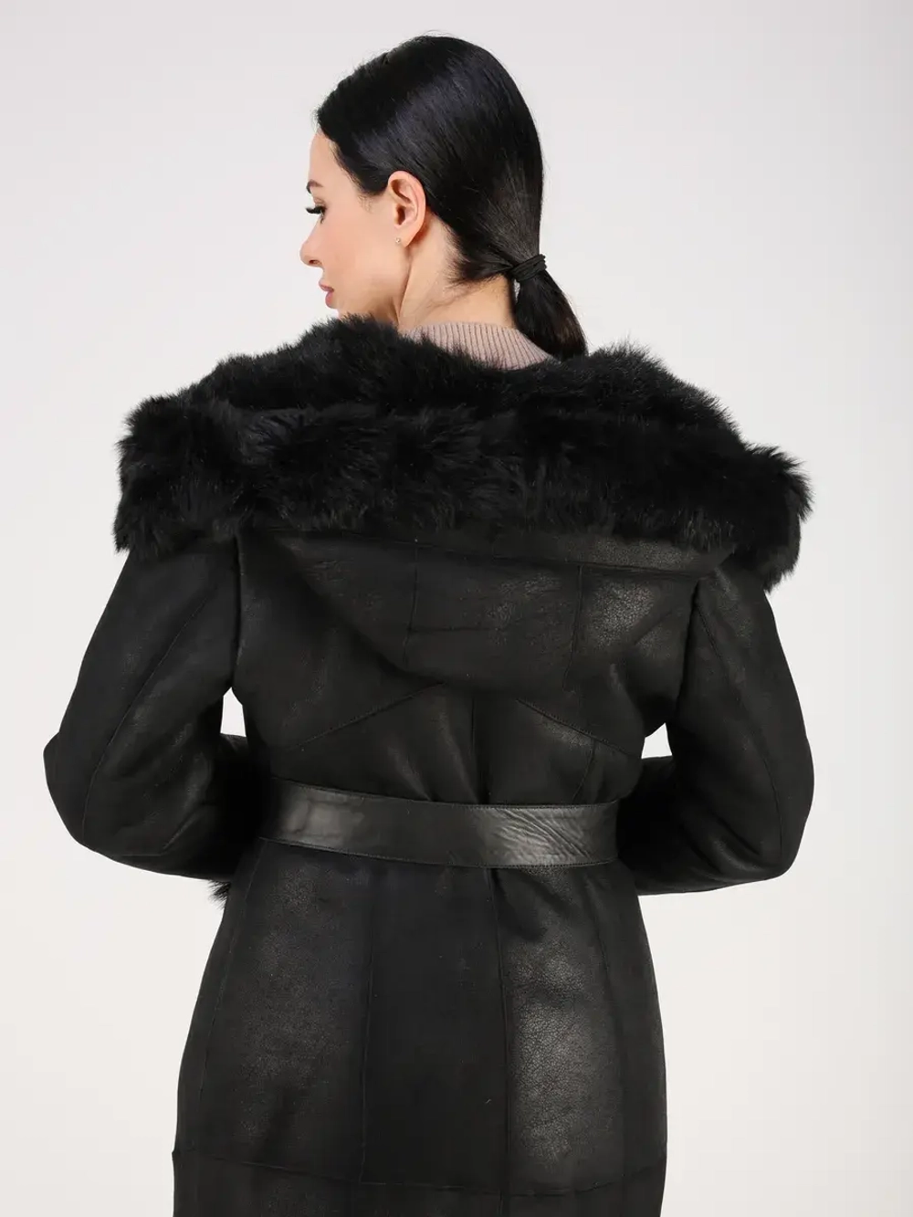 Дубленка зимняя натуральная с капюшоном длинная и теплая