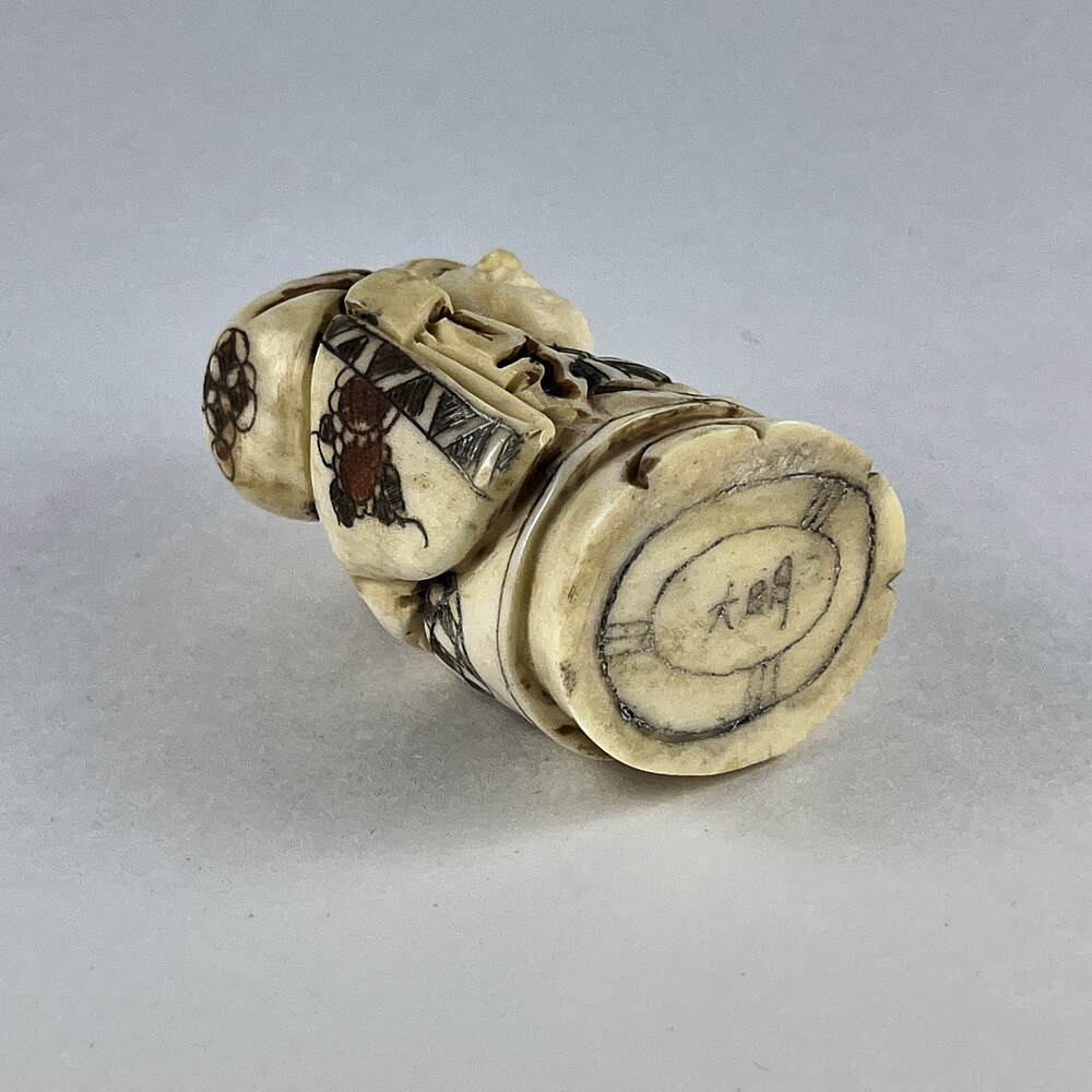 Статуэтка нэцкэ Мальчик с мешочком риса