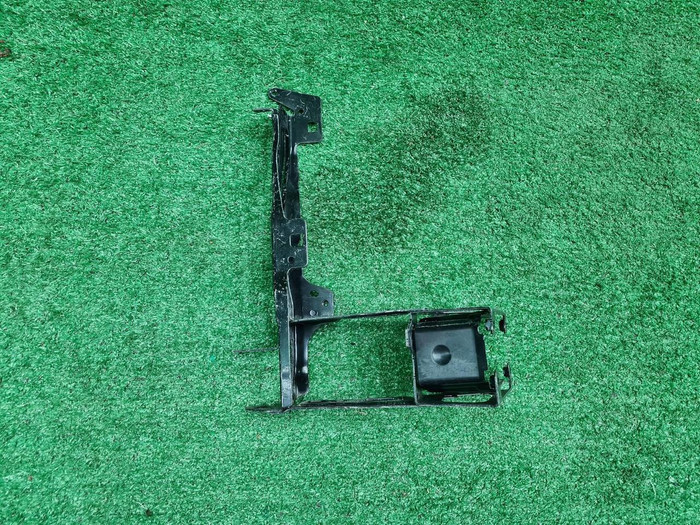 Кронштейн фары правый BMW 3er F30 (2011-2020)