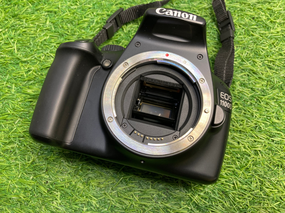 Canon 1100D Kit 18-55mm 3.5-5.6 IS II 8.700 кадров