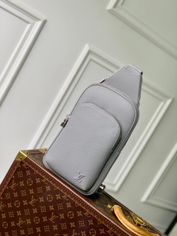 Louis Vuitton Avenue Slingbag NM