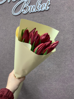 Букет 11 тюльпанов 8 Марта М-63