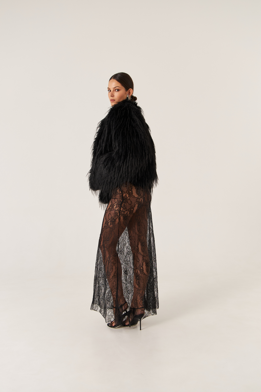 Комплект юбка/митенки из кружева